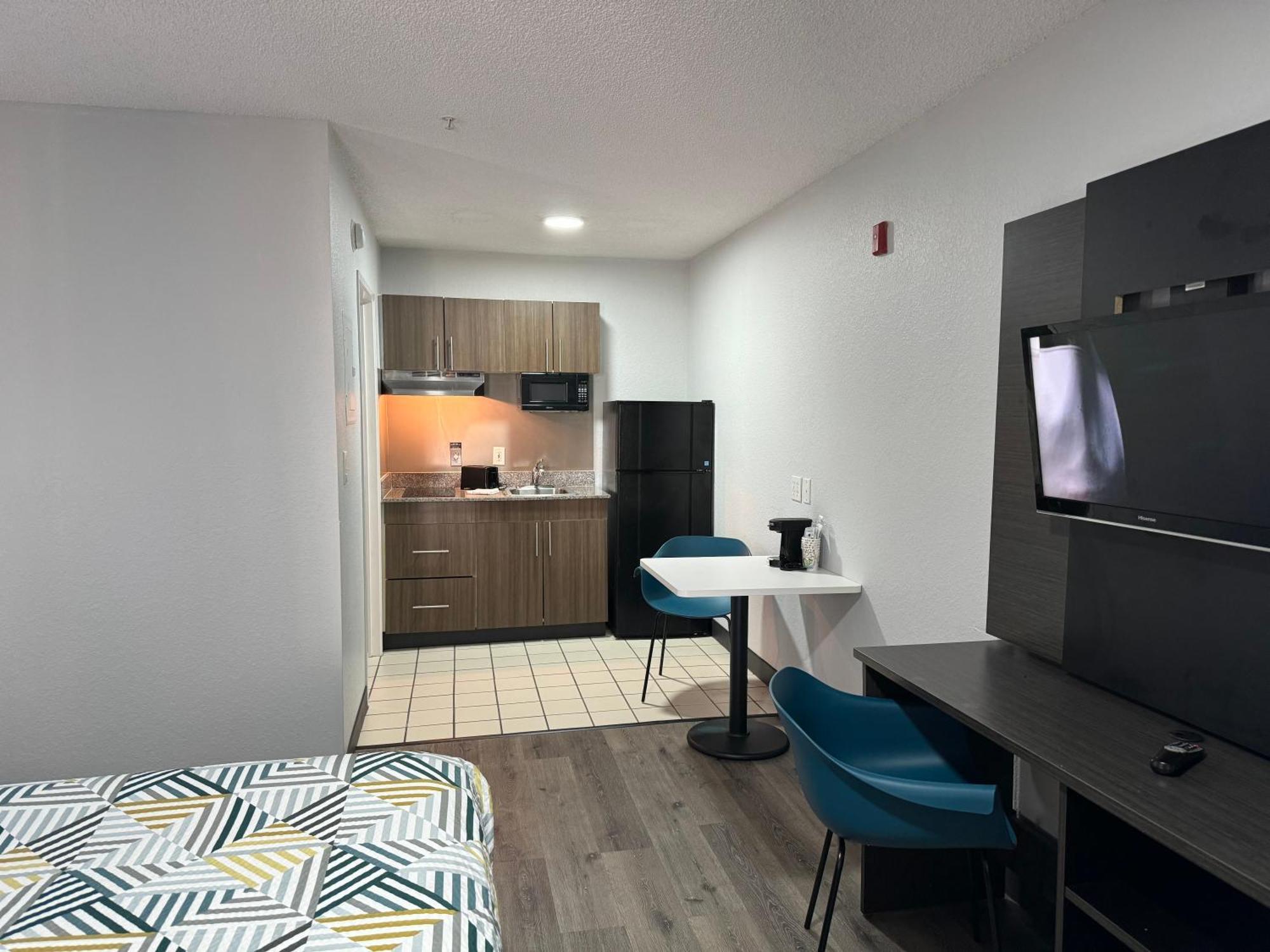 6-west Palm Beach, Fl Hotel 2*