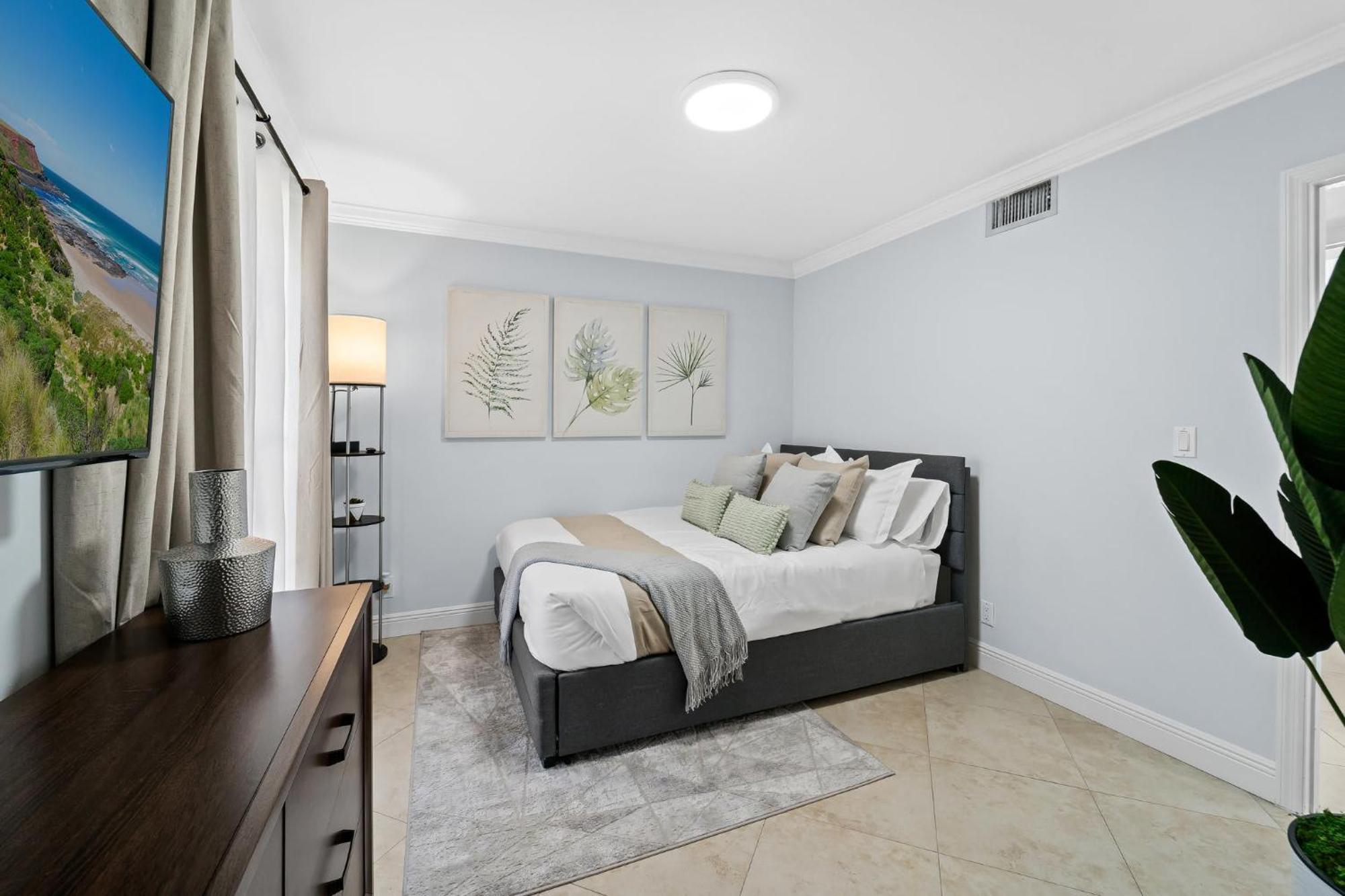 Casa de férias 4br Intracoastal Retreat With Pool Games &