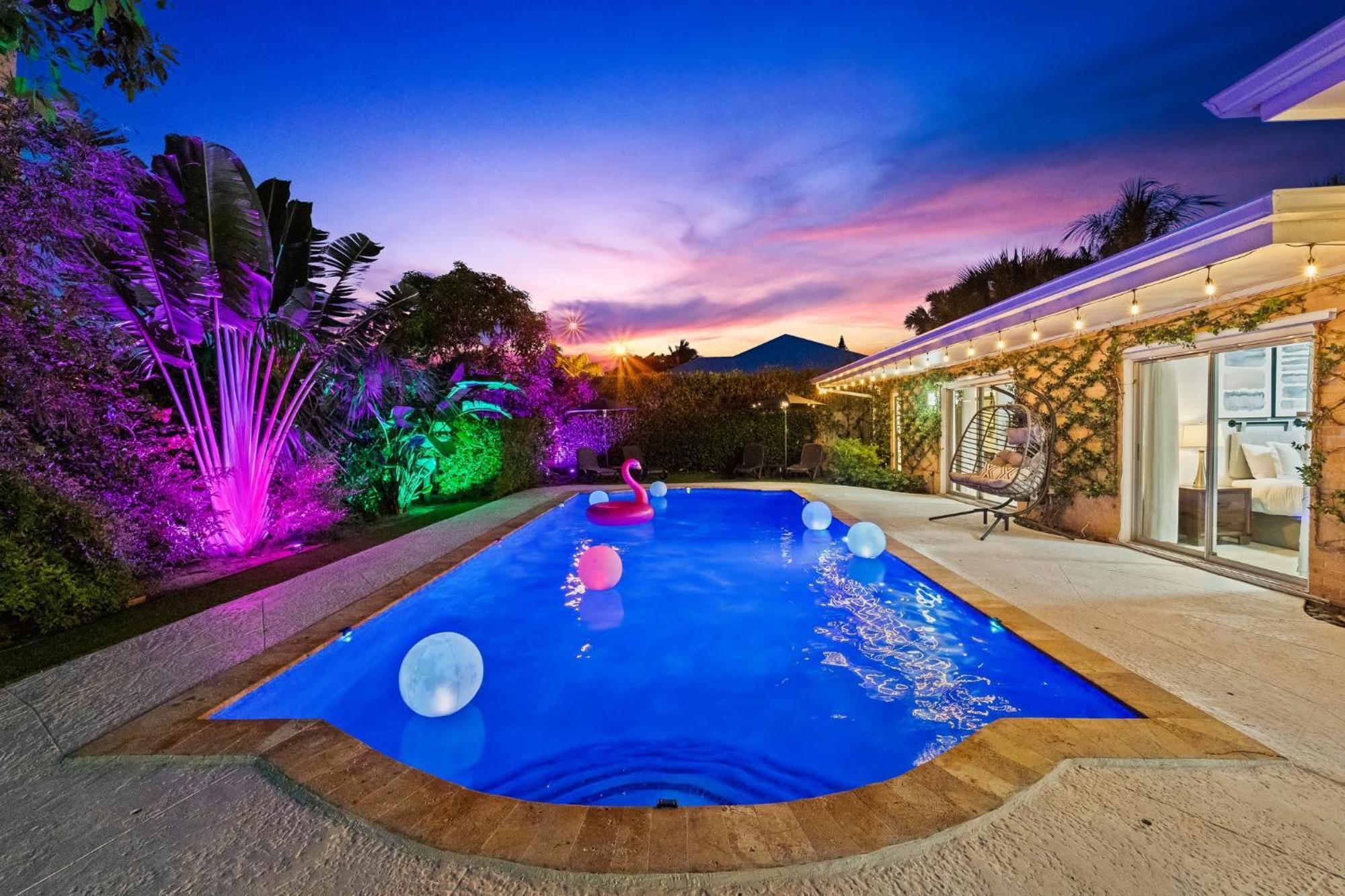 Casa de férias 4br Intracoastal Retreat With Pool Games &