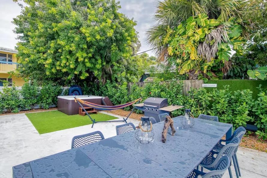 Dog Friendly With Access, Hot Tub, Firepit Apartment West Palm Beach