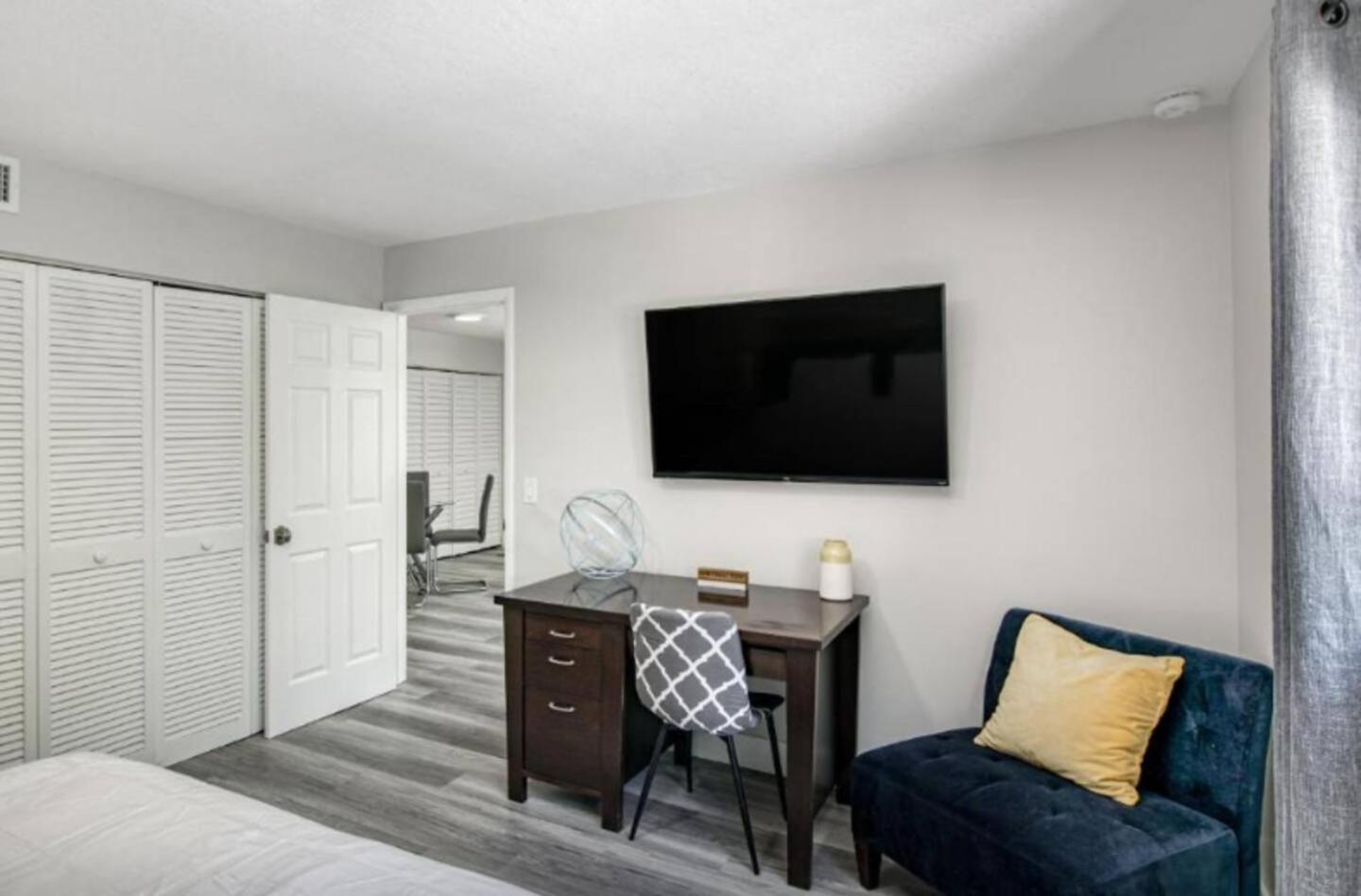 Dog Friendly With Access, Hot Tub, Firepit Apartment