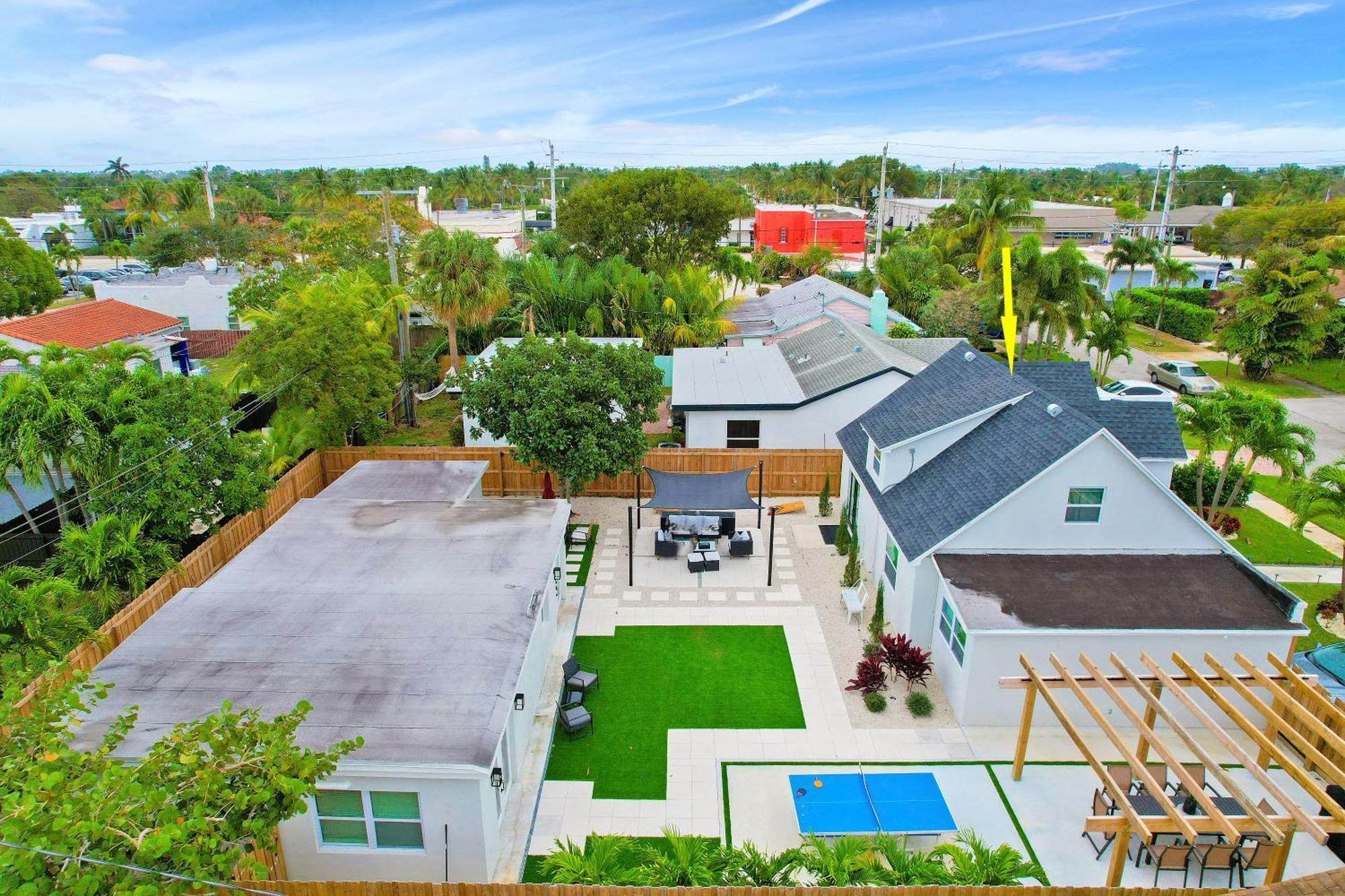 Lytle Palm House Villa