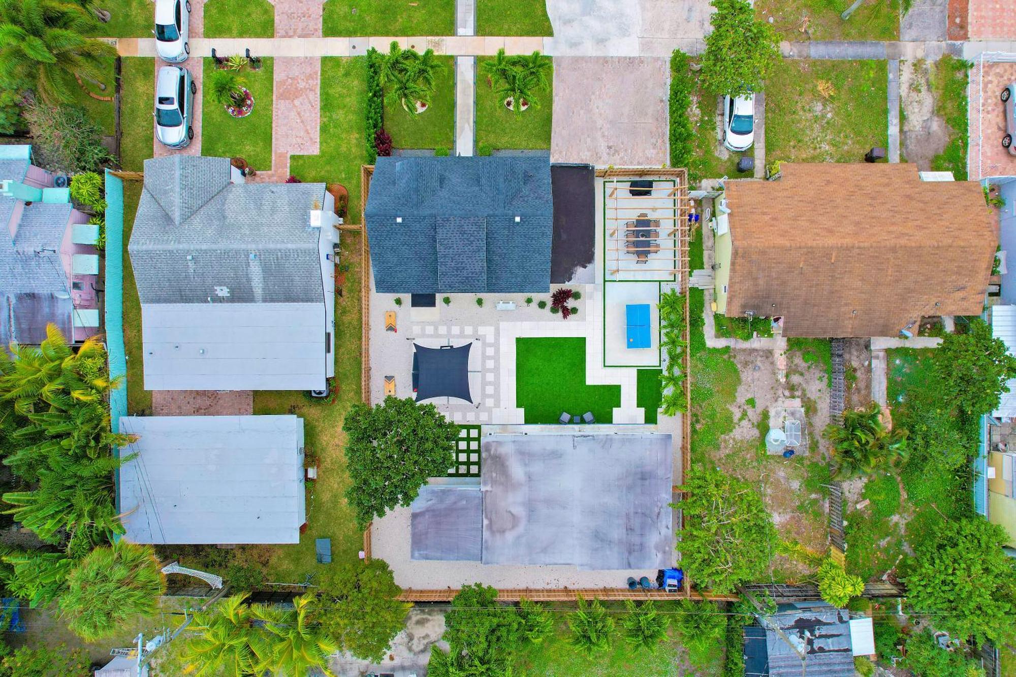 Lytle Palm House Villa