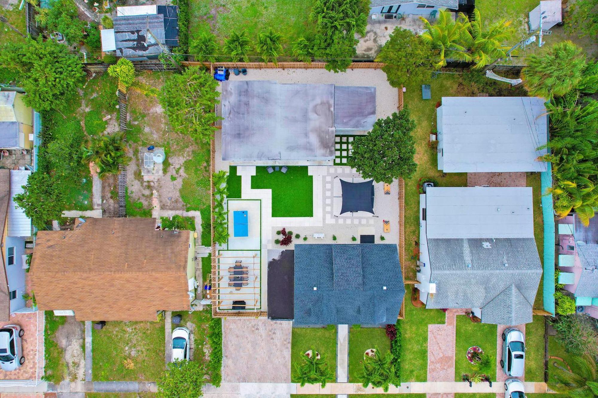 Lytle Palm House Villa *
