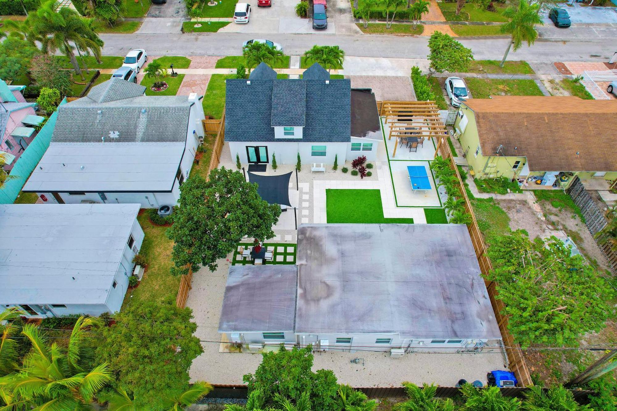 Lytle Palm House Villa *