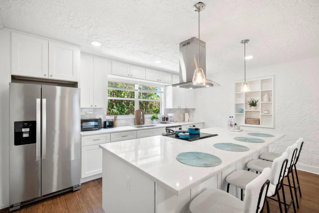 Cozy West Palm L 10min To Municipal And More! Holiday home