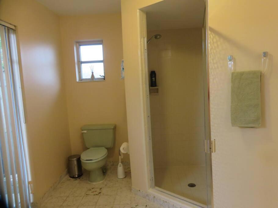 Spacious Villa, Pool, Water Views, Walk To