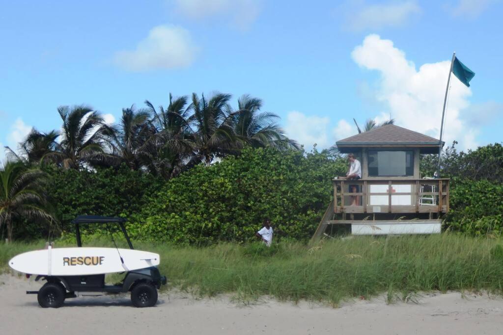 Spacious Villa, Pool, Water Views, Walk To * West Palm Beach
