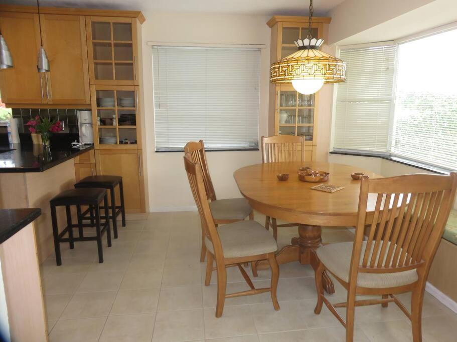 Spacious Villa, Pool, Water Views, Walk To * West Palm Beach