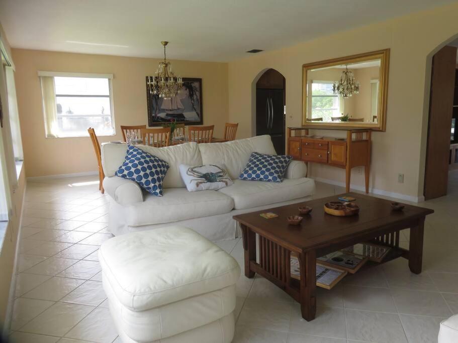 Spacious Villa, Pool, Water Views, Walk To *