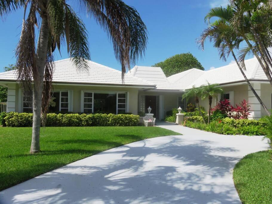 Spacious Villa, Pool, Water Views, Walk To Casa de férias *