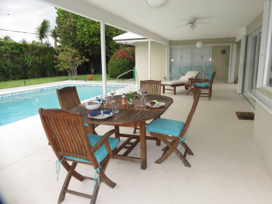 Casa de férias Spacious Villa, Pool, Water Views, Walk To