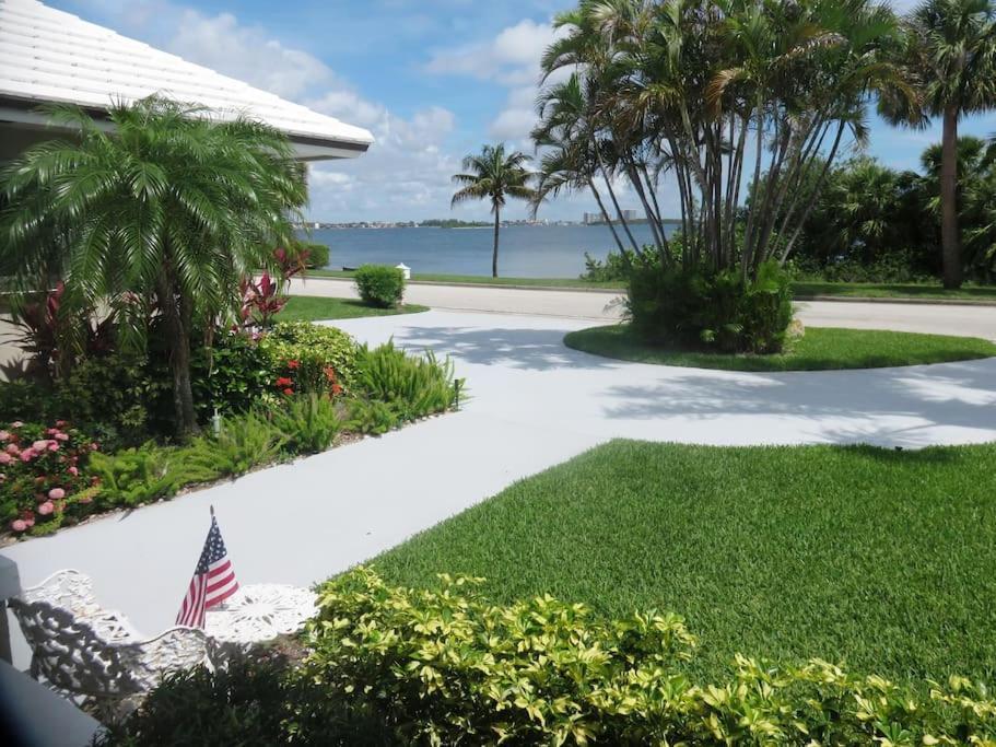 Spacious Villa, Pool, Water Views, Walk To *