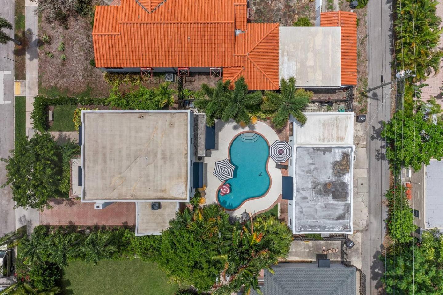 Tropical Paradise Wpool -3bd25 Close To Dwntwn Holiday home *