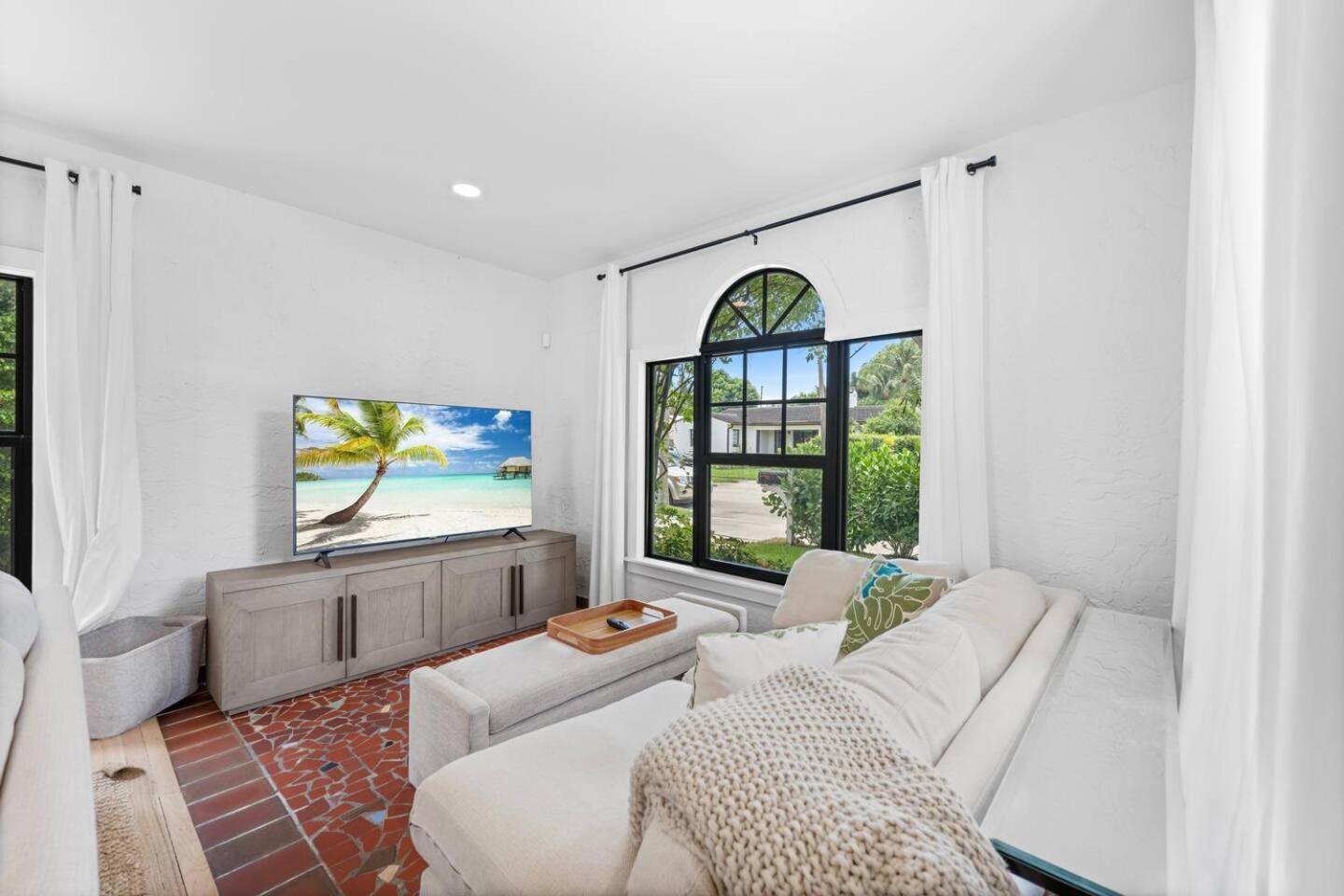 Tropical Paradise Wpool -3bd25 Close To Dwntwn