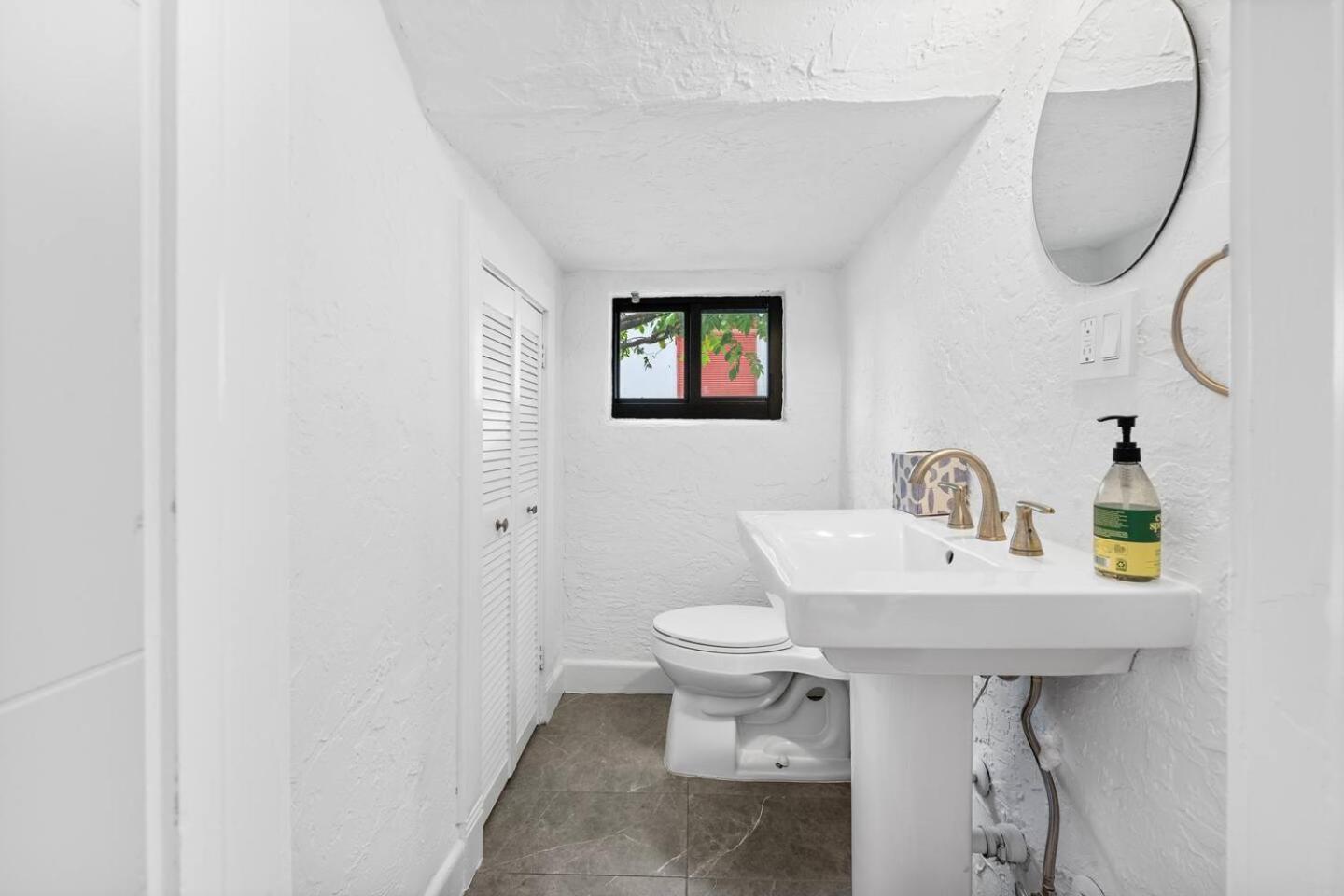 Tropical Paradise Wpool -3bd25 Close To Dwntwn Holiday home West Palm Beach