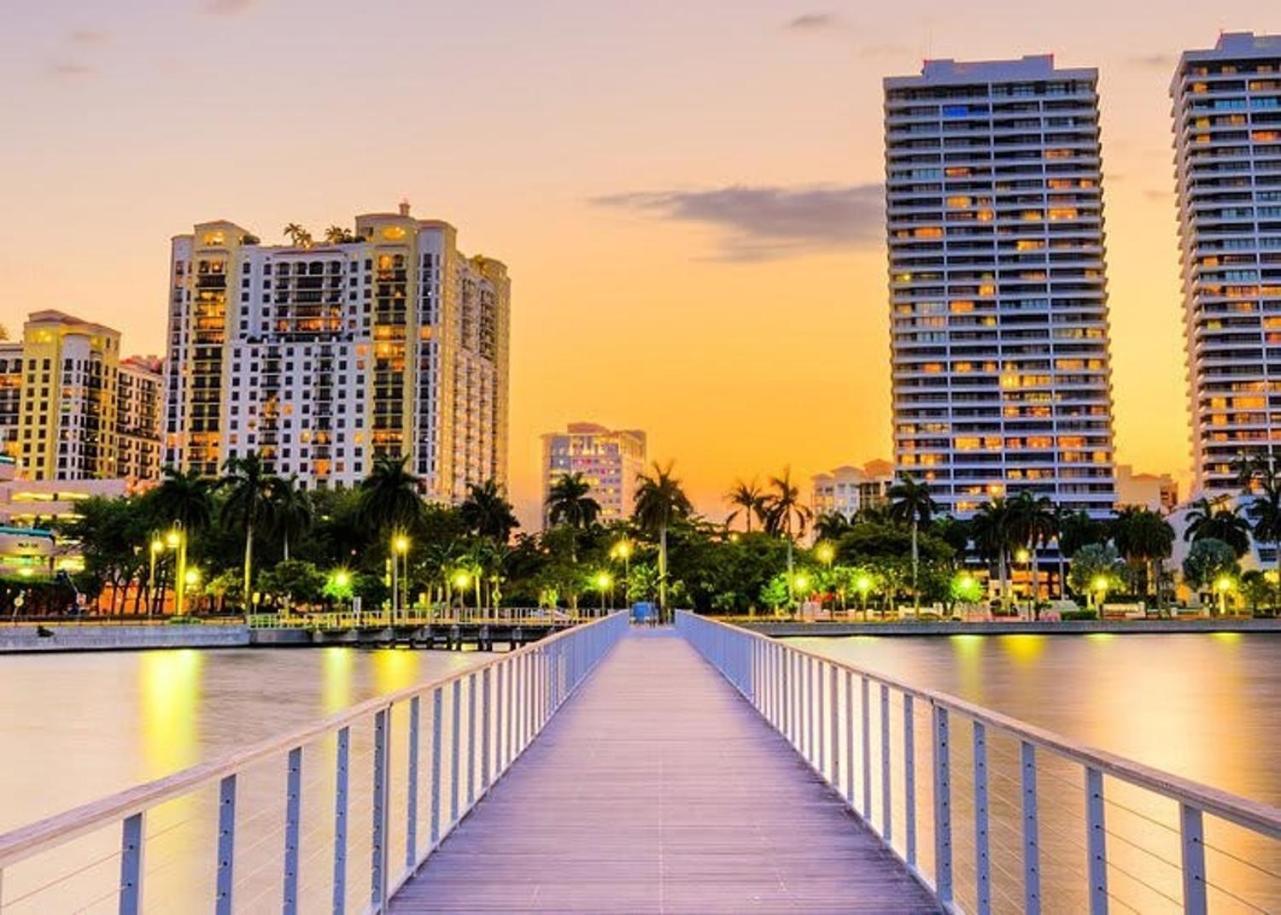 Brand New House! 10 Minutes To The Beach! Holiday home West Palm Beach