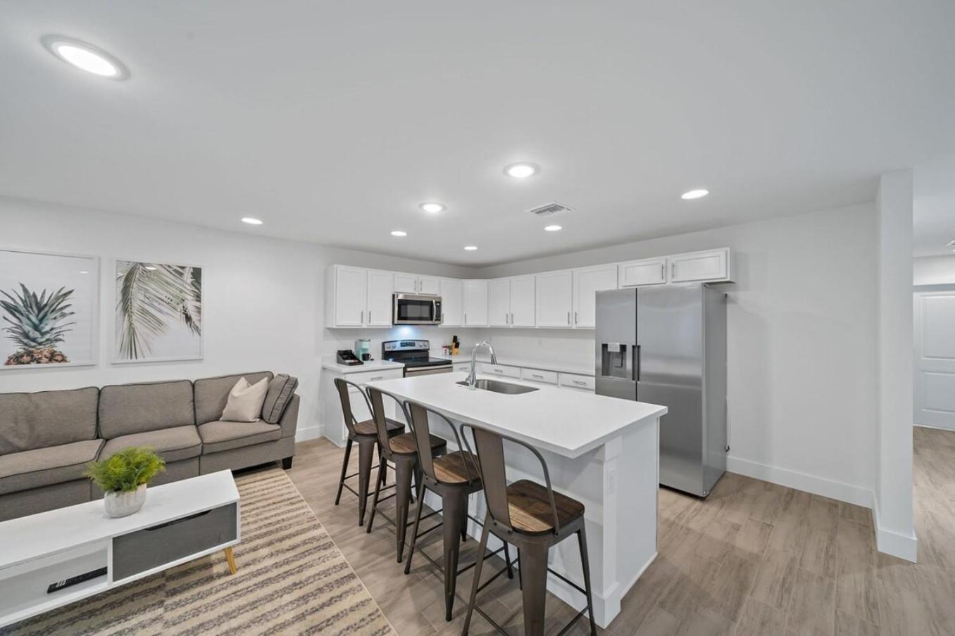 Brand New House! 10 Minutes To The Beach!