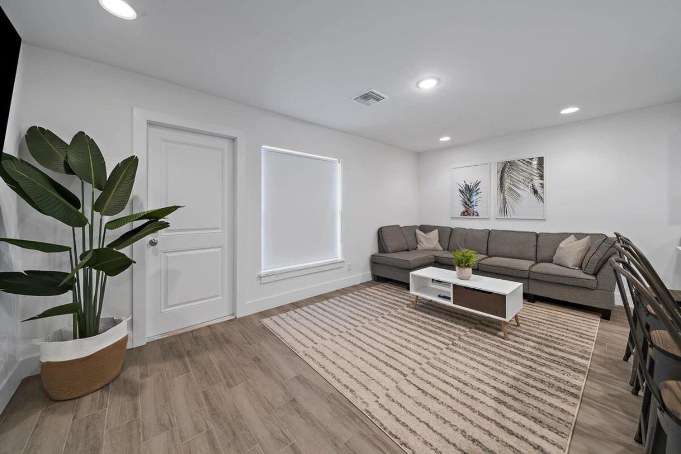 Brand New House! 10 Minutes To The Beach! Holiday home West Palm Beach