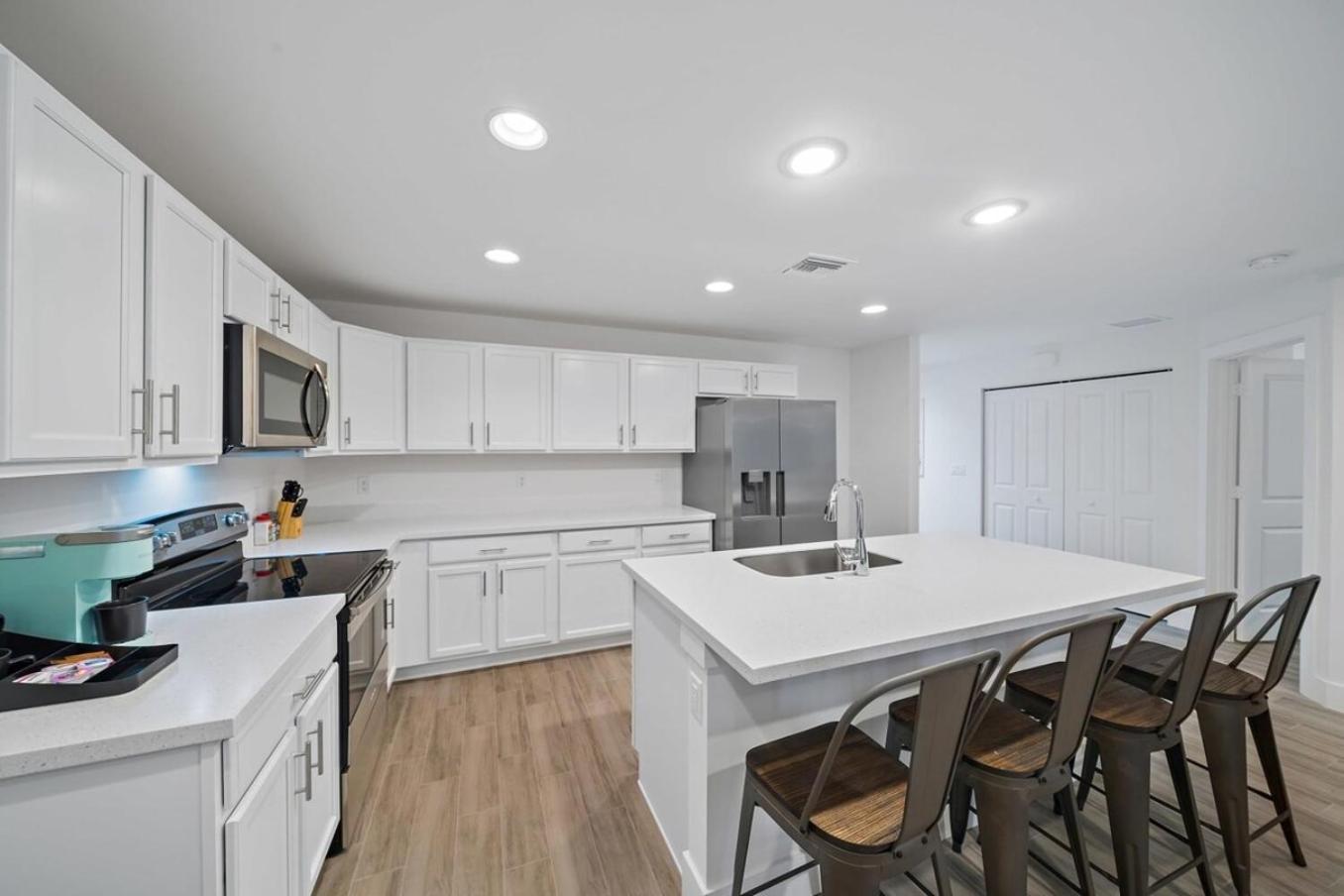 Holiday home Brand New House! 10 Minutes To The Beach!