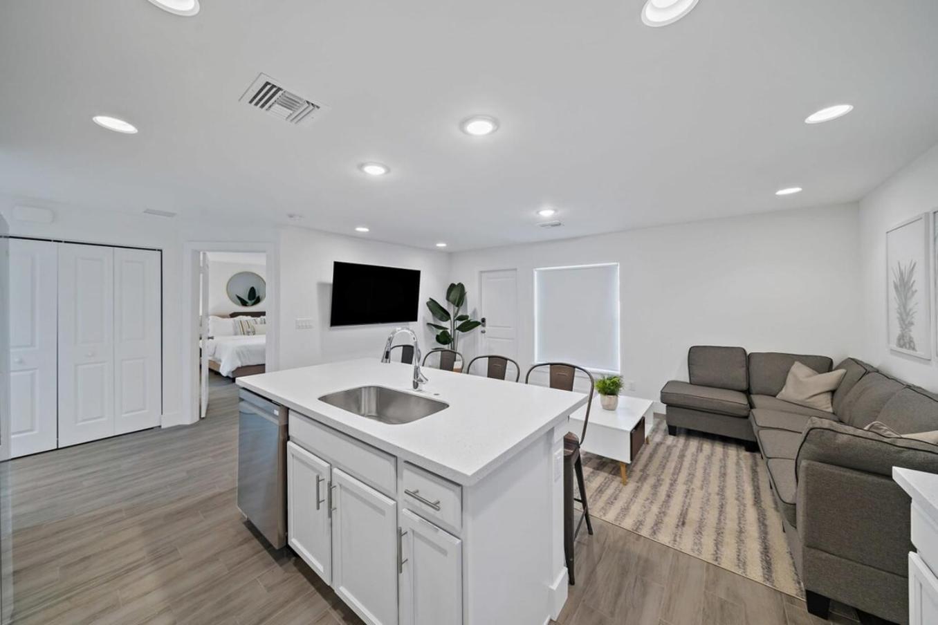 Brand New House! 10 Minutes To The Beach! * West Palm Beach