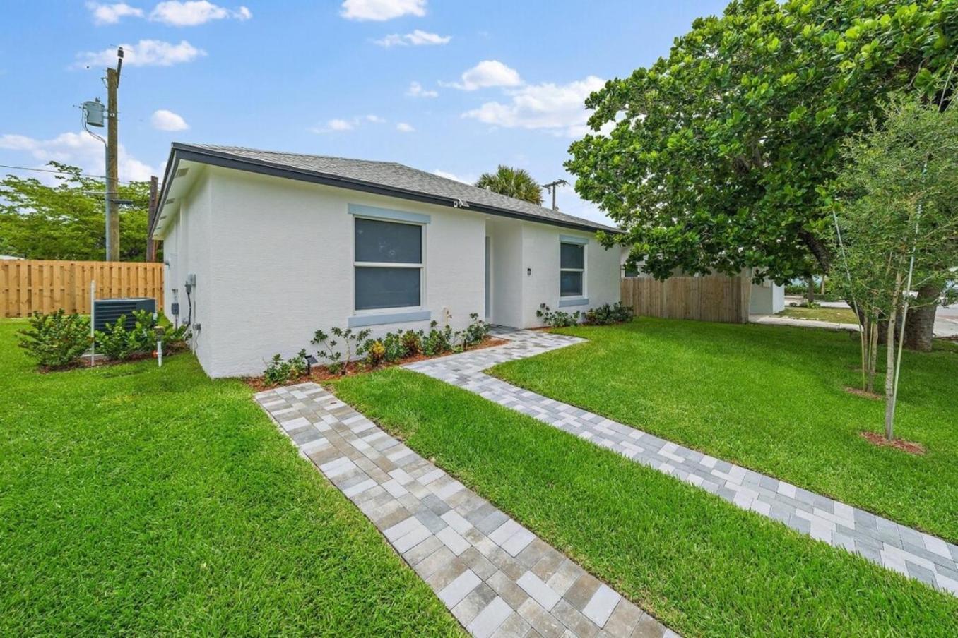 Brand New House! 10 Minutes To The Beach! Holiday home *