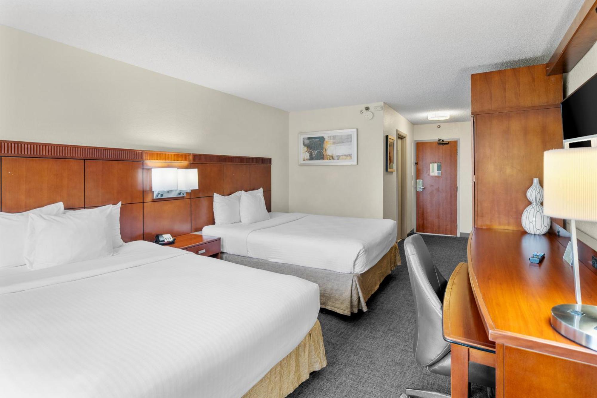 Hotel 88 Palms & Event Center 2*