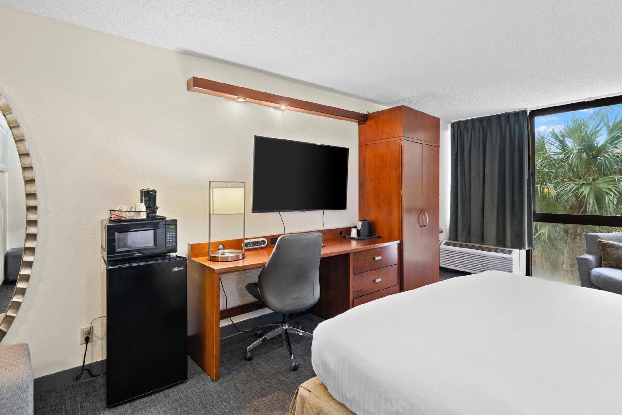 Hotel 88 Palms & Event Center