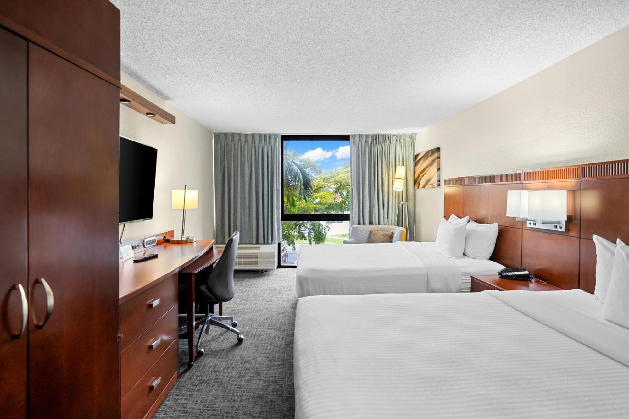 Hotel 88 Palms & Event Center 2*