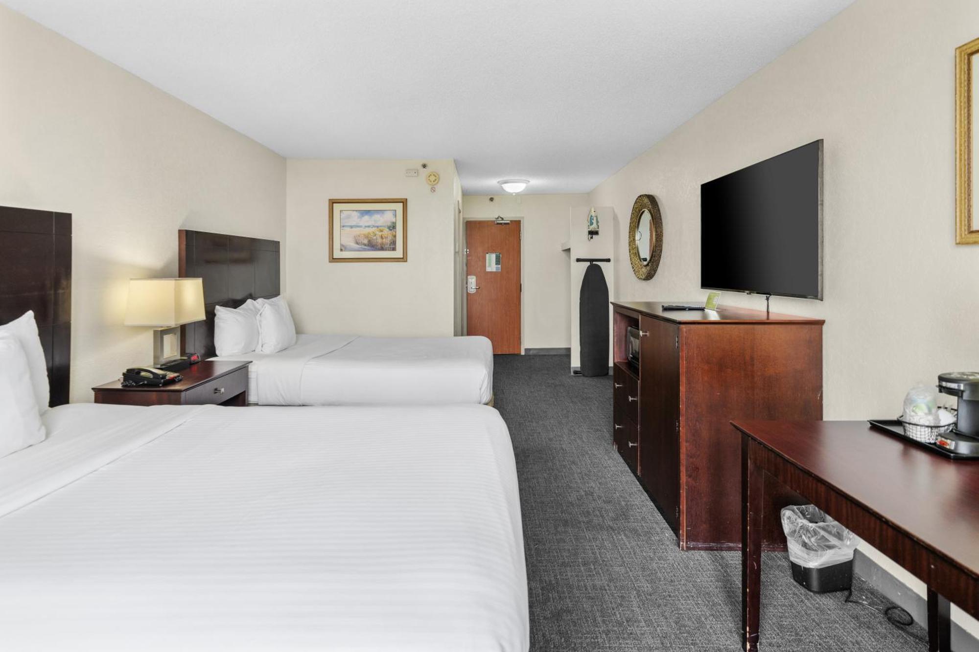 Hotel 88 Palms & Event Center 2*