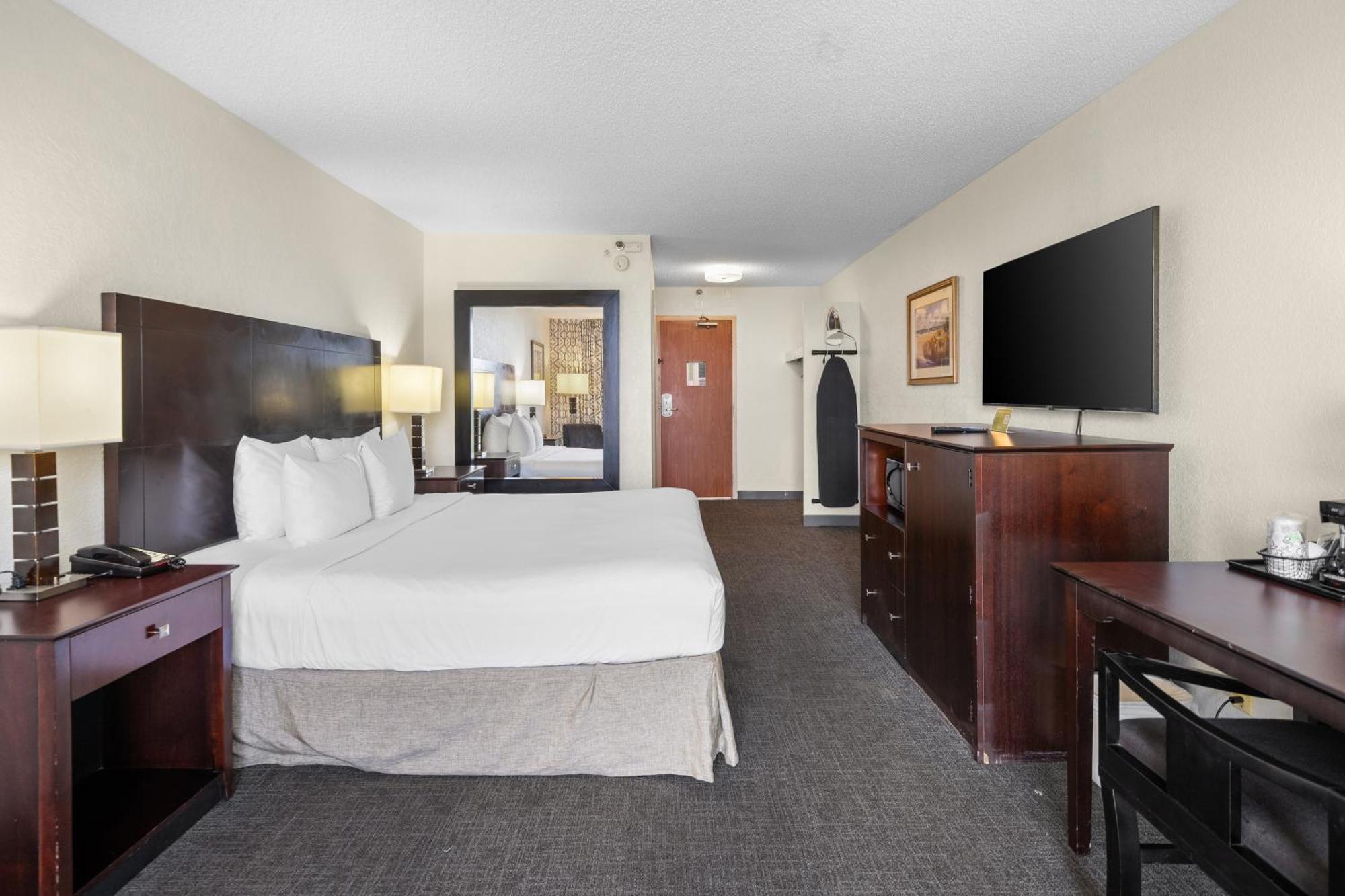 Hotel 88 Palms & Event Center 2*