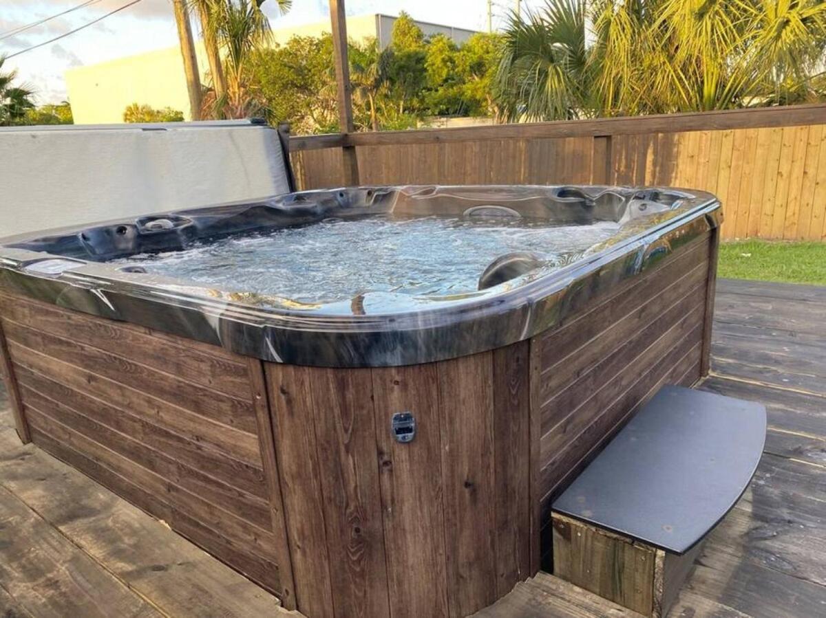 Luxury Queen Hot-tub And Jacuzzi