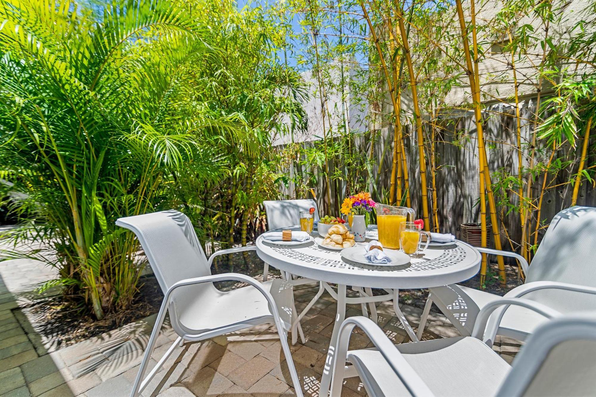 Boho Paradise W Heated Saltwater Pool & Holiday home West Palm Beach