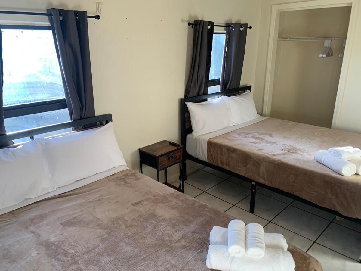 3 Bedrooms 1 Bathroom Entire Side House Pousada