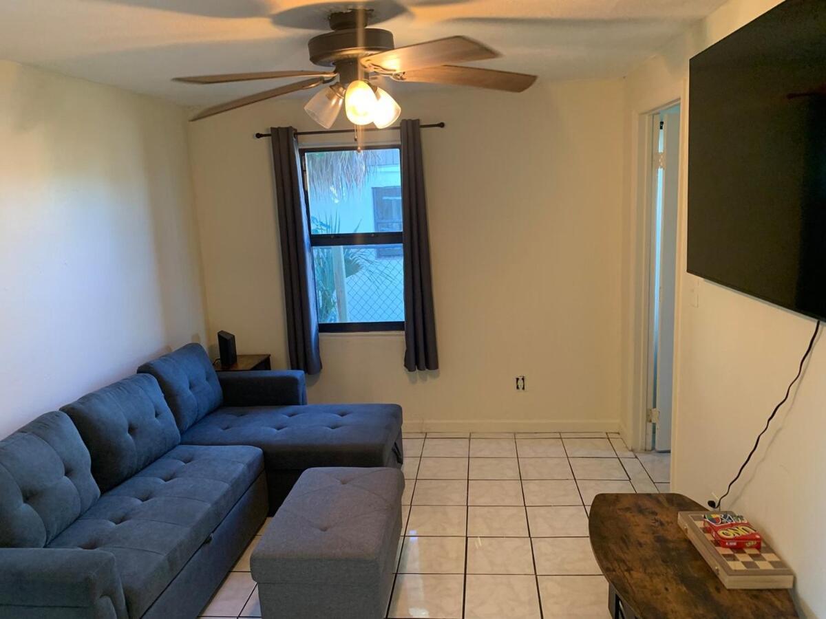 3 Bedrooms 1 Bathroom Entire Side House Pousada