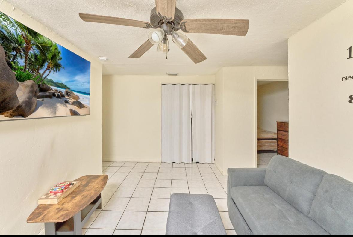 Pousada 3 Bedrooms 1 Bathroom Entire Side House *