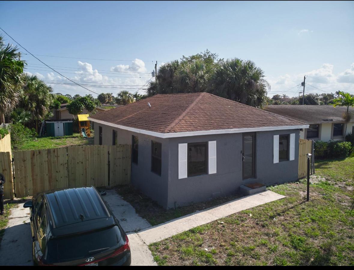 3 Bedrooms 1 Bathroom Entire Side House *