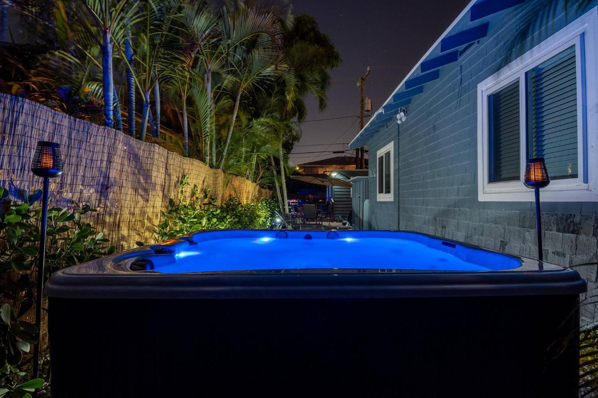 Stylish Retreat, Hot Tub, Bikes, Holiday home *