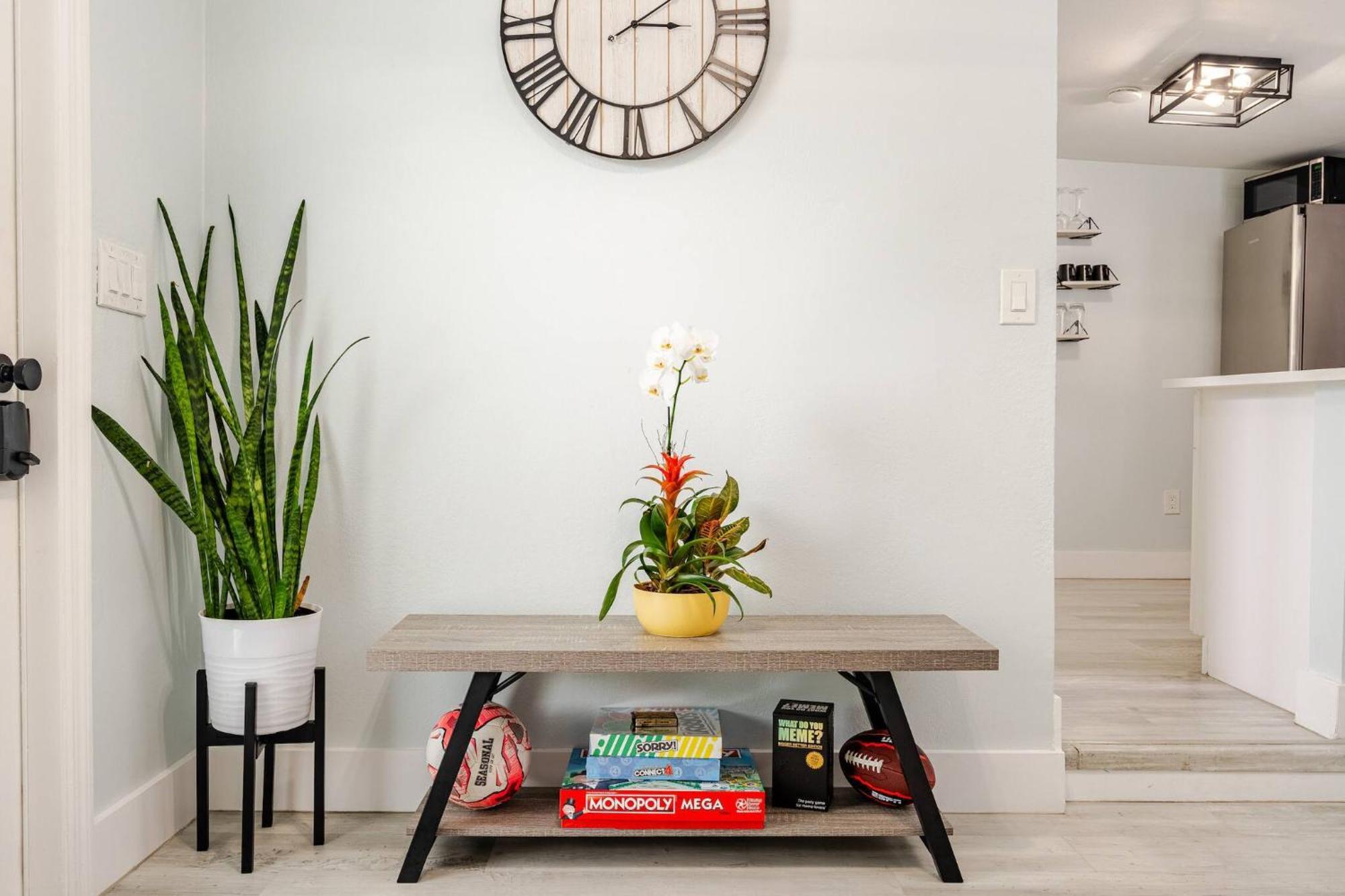 Stylish Retreat, Hot Tub, Bikes, * West Palm Beach