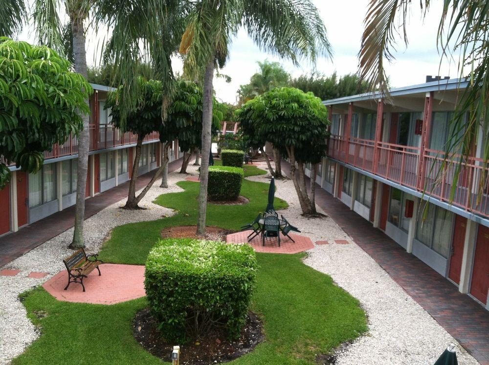 Days By Wyndham West Palm West Palm Beach