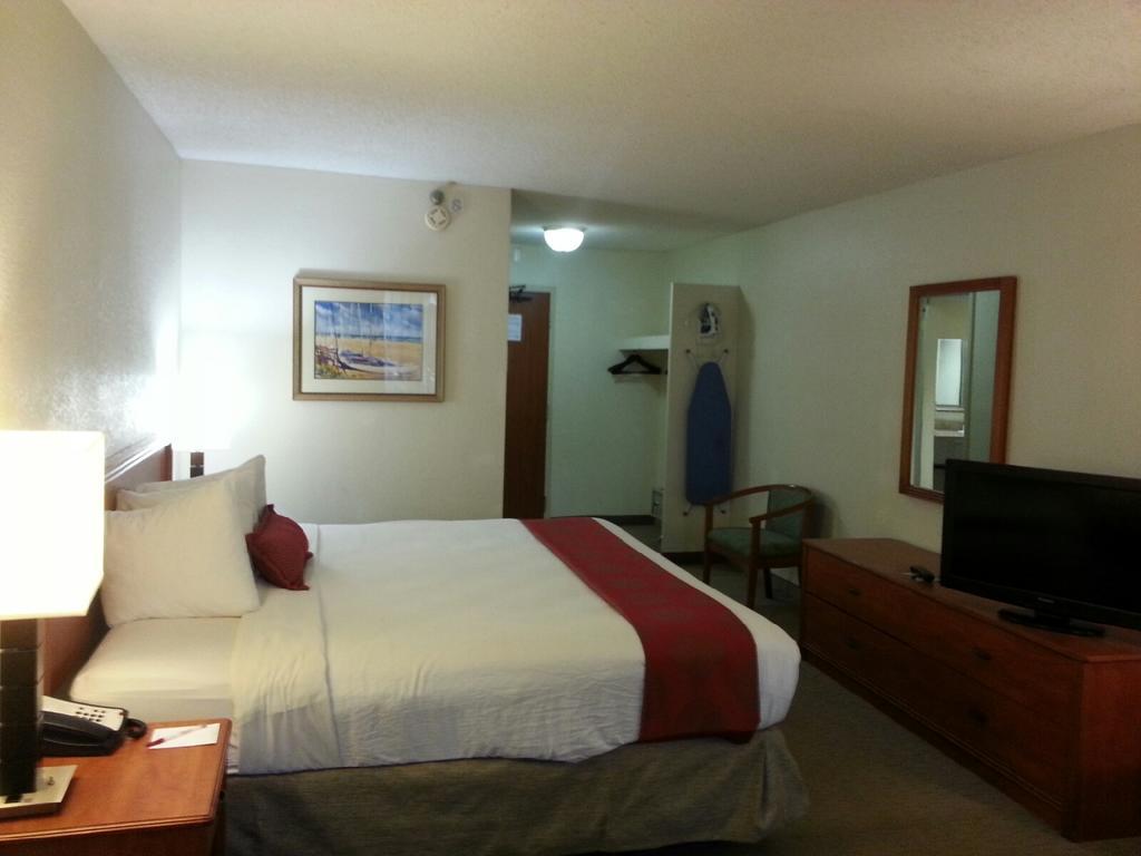 Ramada By Wyndham West Palm Airport 3*