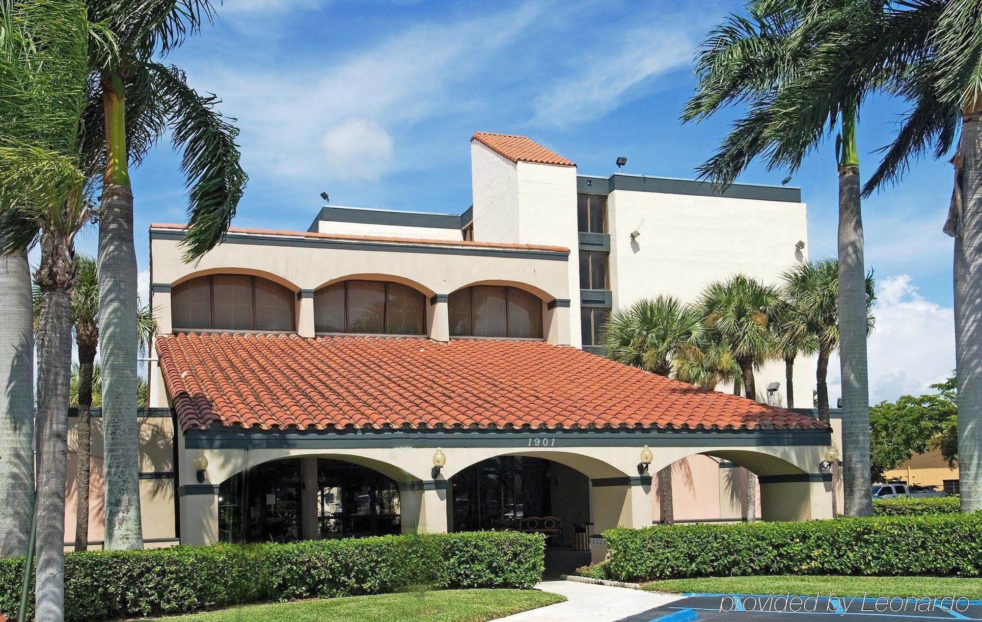 Hotel Ramada By Wyndham West Palm Airport 3*