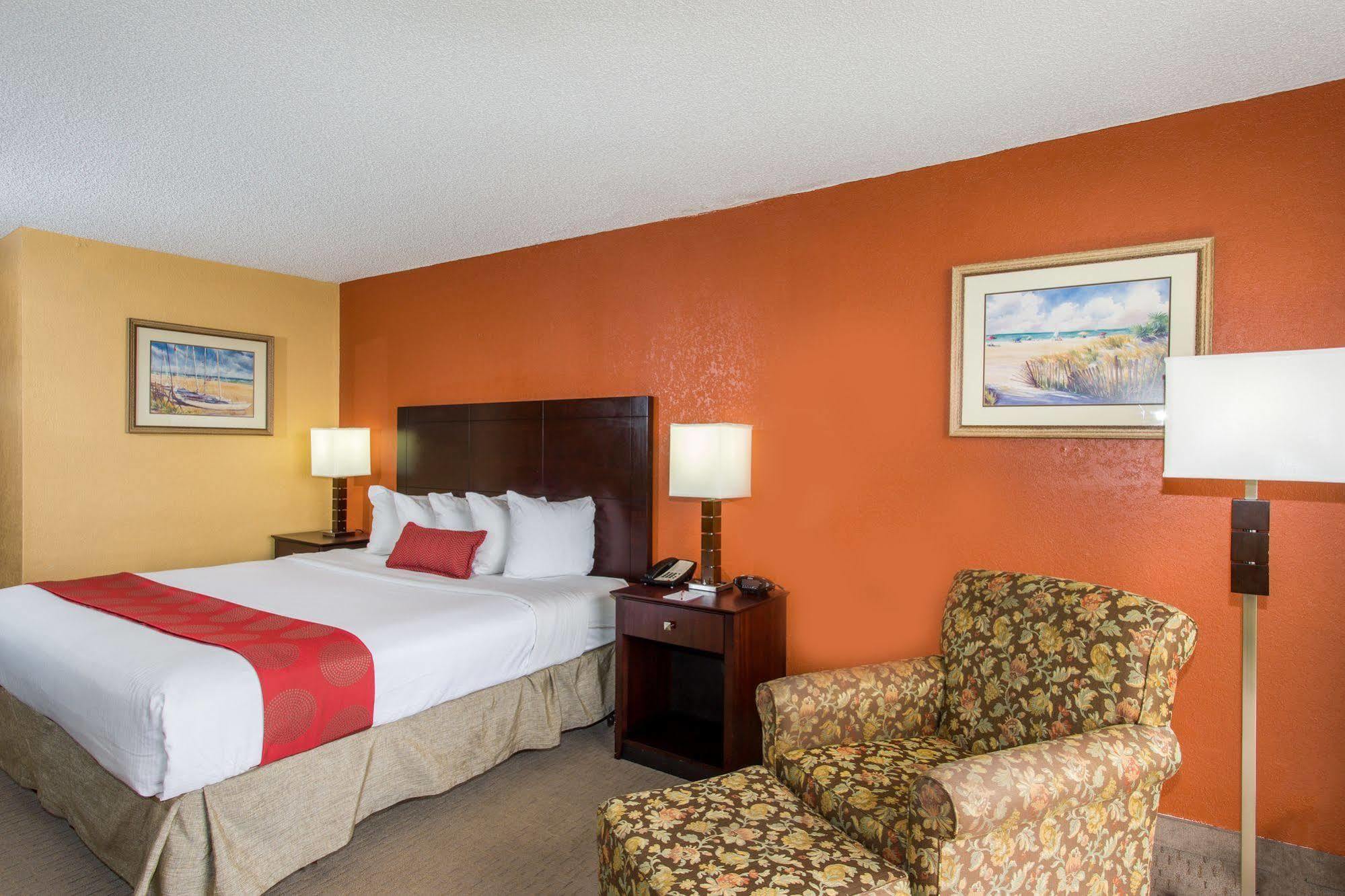 Ramada By Wyndham West Palm Airport Hotel