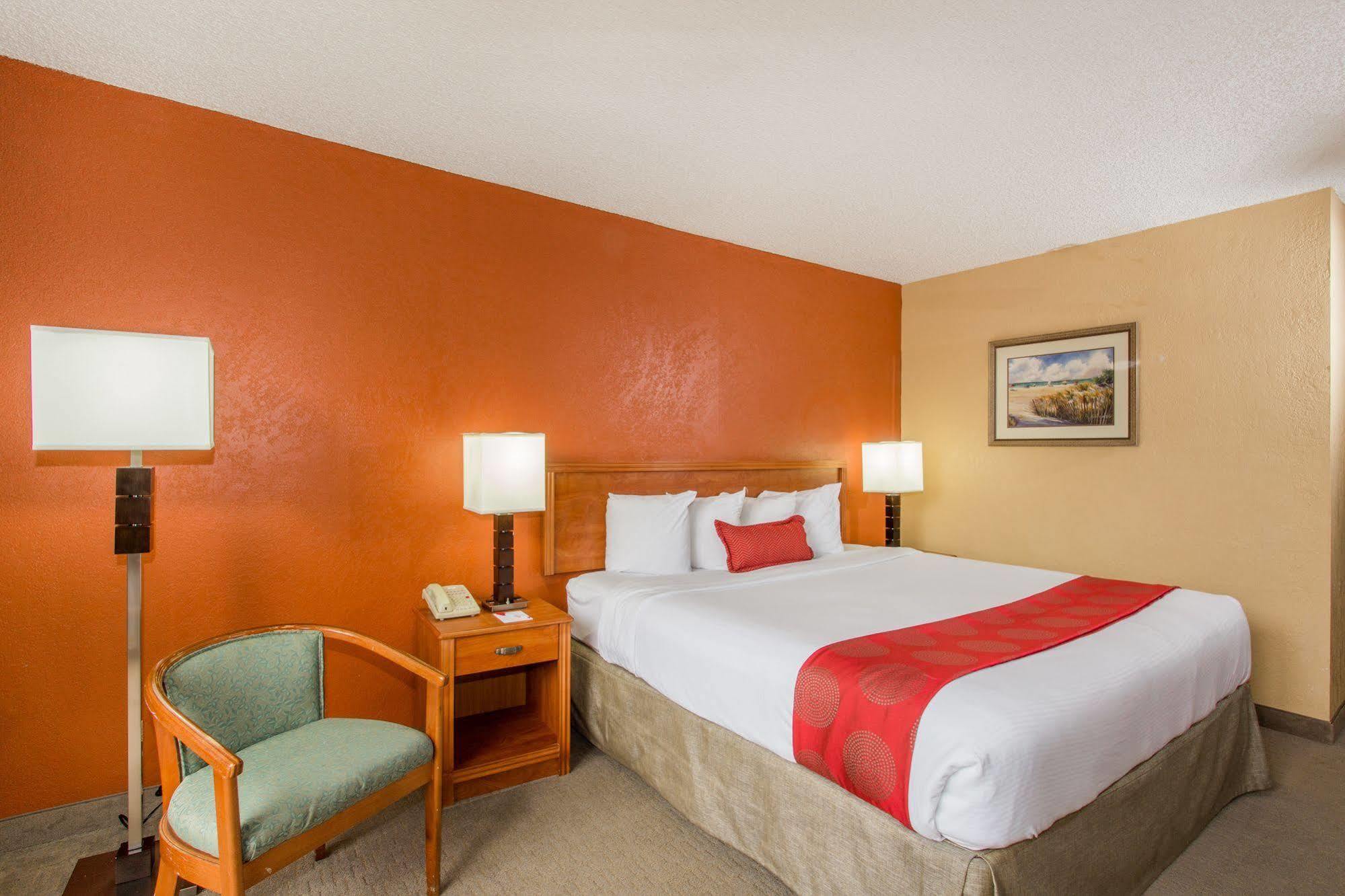 Ramada By Wyndham West Palm Airport Hotel 3*