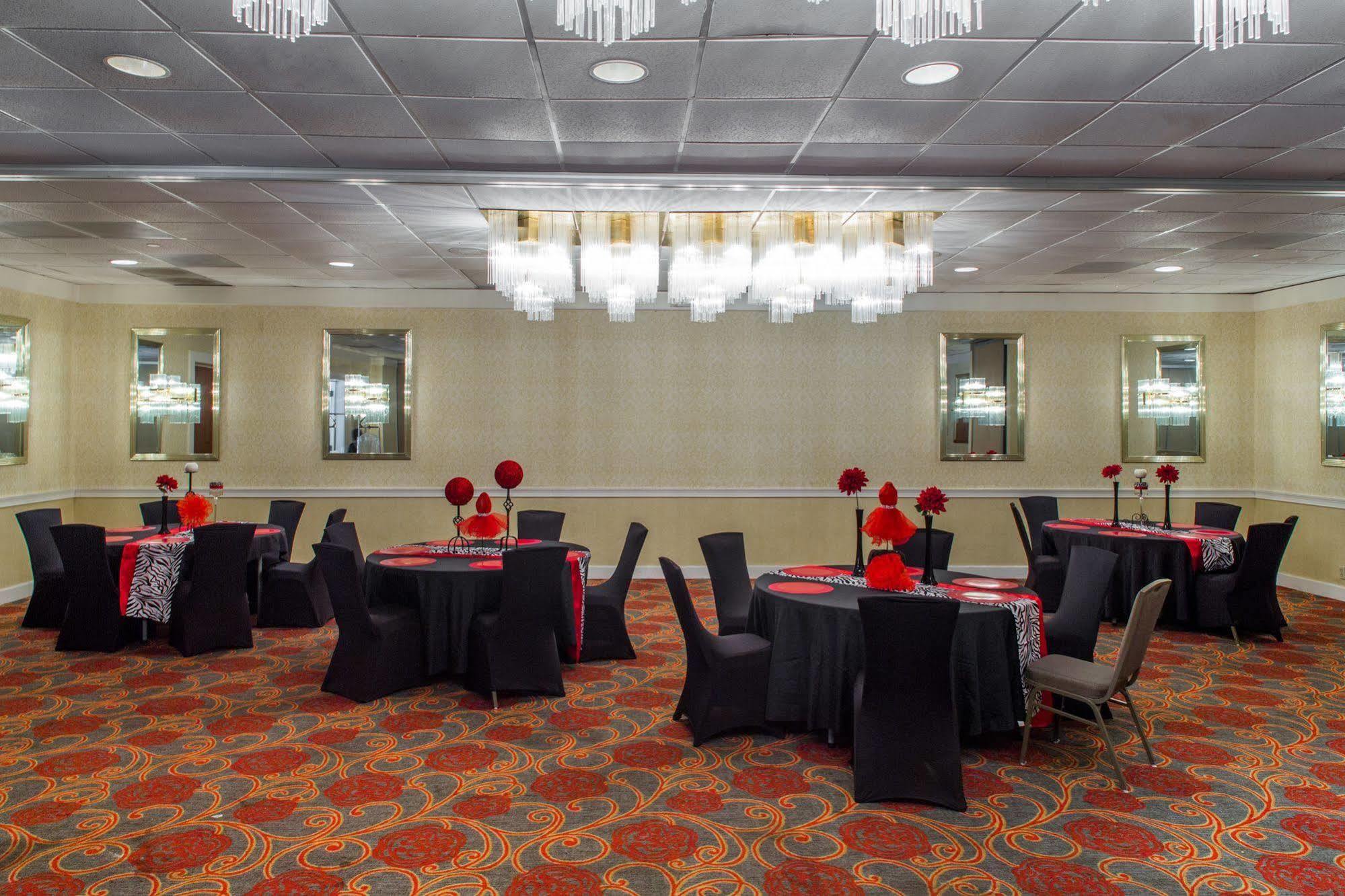 Ramada By Wyndham West Palm Airport 3*